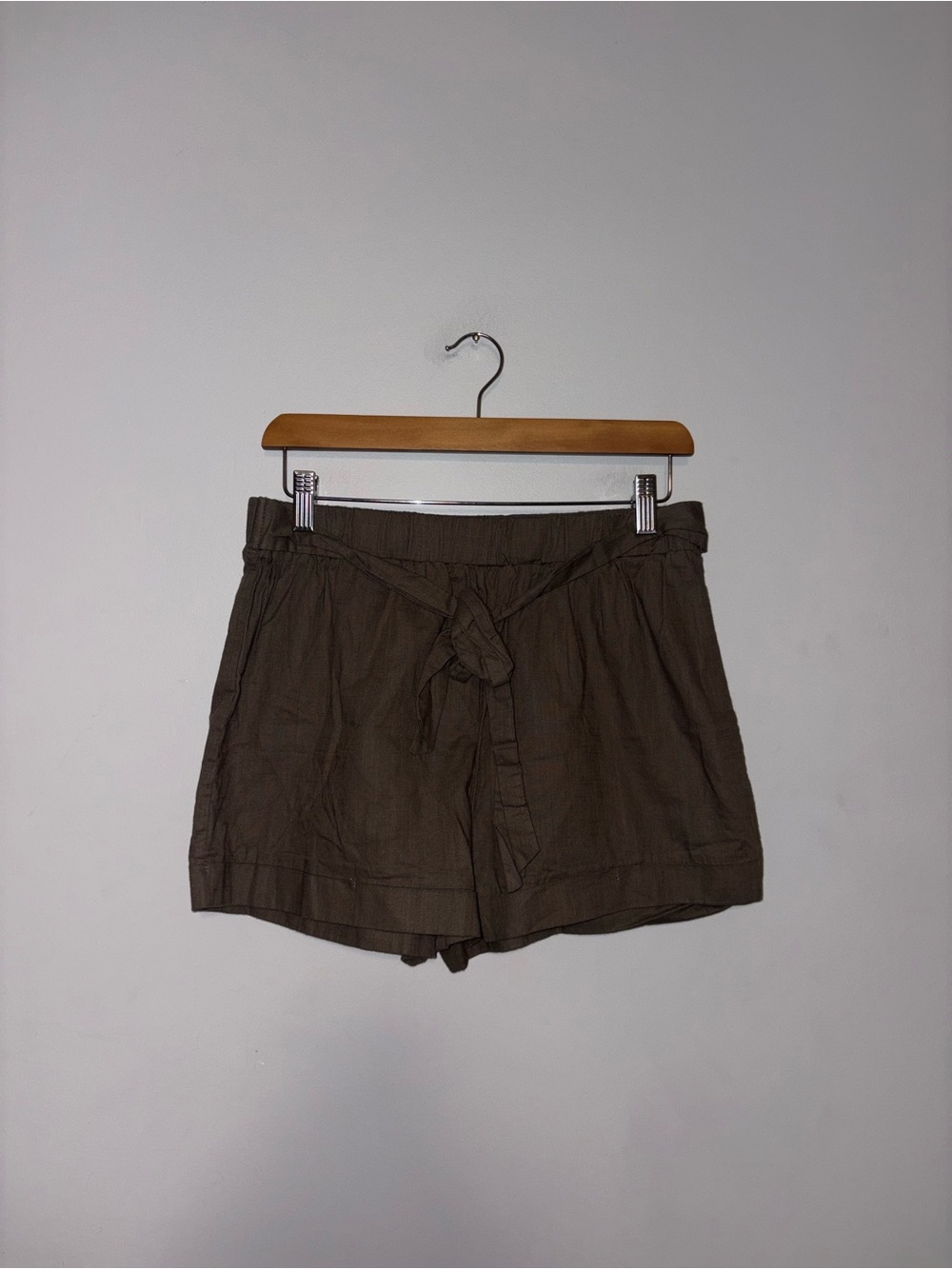 SHEIN • Green Belted Shorts